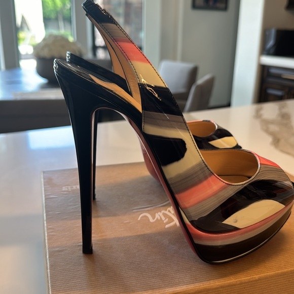 Christian Louboutin heels. I am a true US 7.5 size and they fit perfectly. - Picture 9 of 16